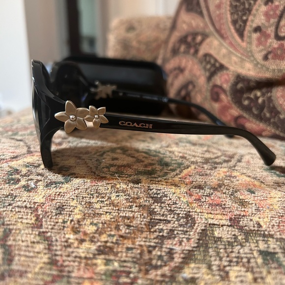 Coach Integration Flower Sunglasses - Picture 4 of 9